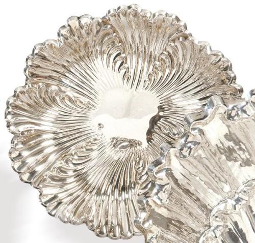  Centro de mesa de plata española punzonada 1ª Ley de Durán en forma de flor.