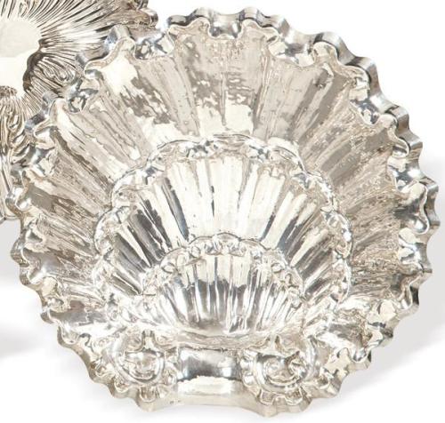  Centro de mesa de plata española punzonada 1ª Ley de Montejo en forma de concha.