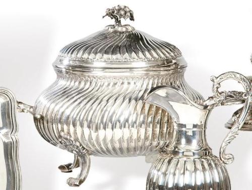  Sopera de plata española punzonada 1ª Ley con marca comercial de Sta. Cruz.