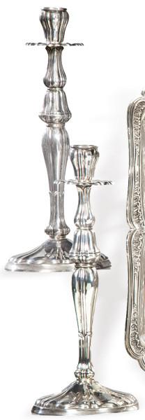  Pareja de canddeleros de plata española punzonada 1ª Ley de Durán.