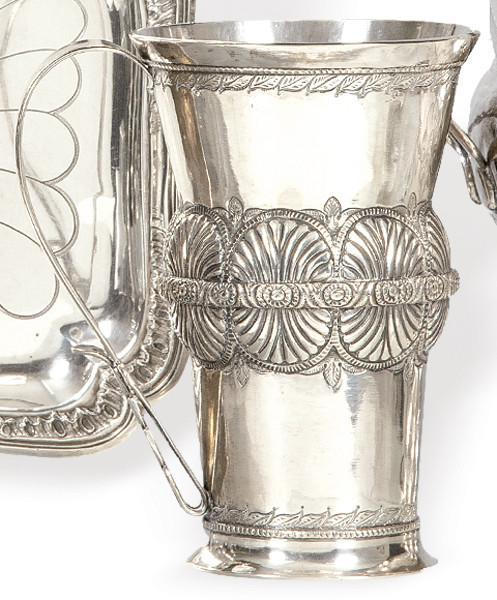  Jarra de plata sin punzonar de inspiración virreinal.