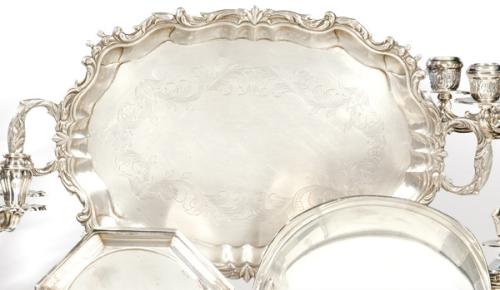  Bandeja de dos asas con borde ondulado de plata española punzonada 1ª Ley.
