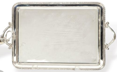  Bandeja rectangular de dos asas de plata española con marcas de J. Pérez Fernández.