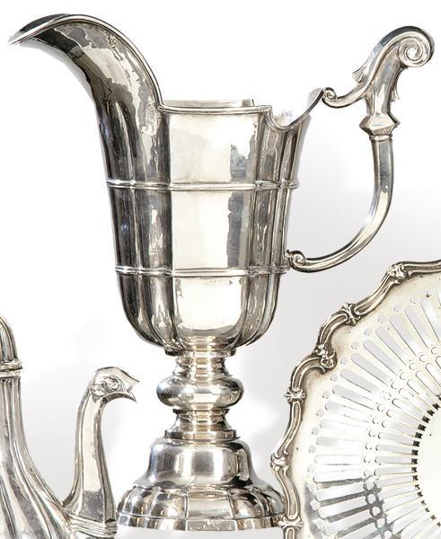  Jarra de morrión de plata con punzones apócrifos S. XIX.