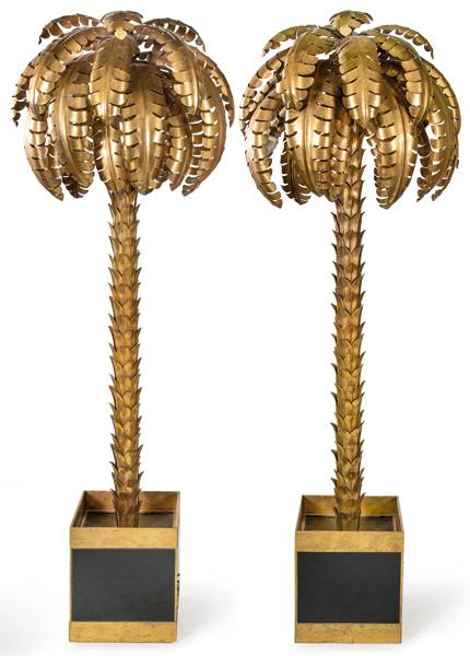 Pareja de lámparas de pie en forma de palmera siguiendo modelos Maison Jansen, realizadas en latón sobre base cuadrada.