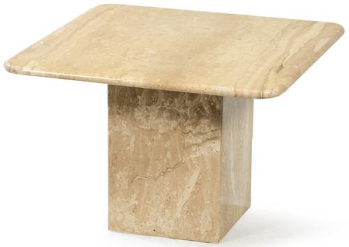  Mesa de centro con tapa cuadrada con esquinas redondeadas sobre pedestal en forma de cubo en mármol travertino.