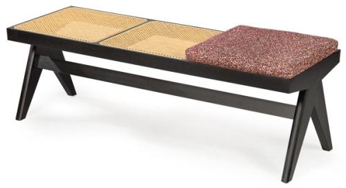  Banco 057 Civil Bench, diseñado por Pierre Jeanneret para Cassina, con estructura maciza roble teñido de negro, un asiento hecho con tejido trenzado de mimbre de Viena.