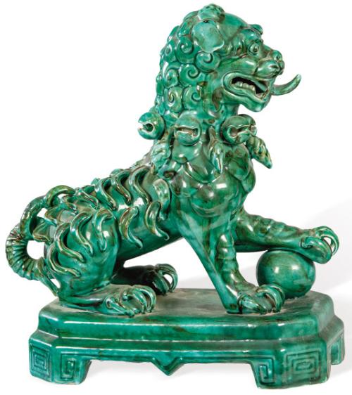 León de Foo en cerámica vidriada verde, China S. XX.
