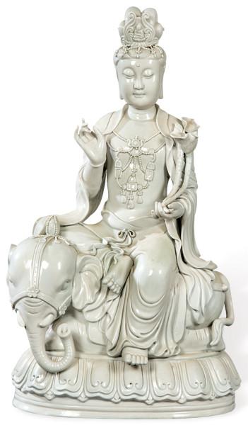 "Guanyin Sobre Elefante" en porcelana "Blanco de China", hornos de Dehua, Fukien, Dinastía Qing S. XVIII.