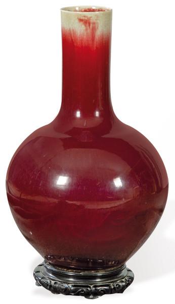 Jarrón de gres porcelánico chino con vidriado sangre de buey, Dinastía Qing S. XIX.