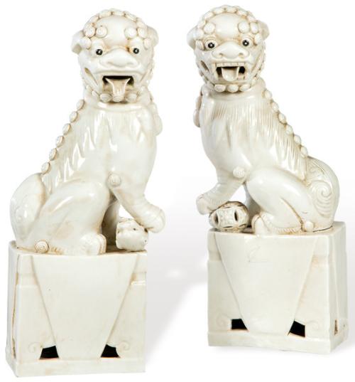 Pareja de leones de Foo en porcelana blanca
