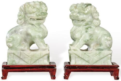 Pareja de leones de Foo en jade chino verde S. XX.