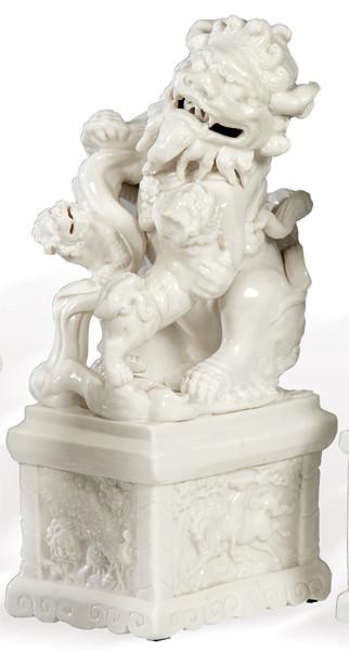  León de Foo en porcelana blanca posiblemente europea S. XX.