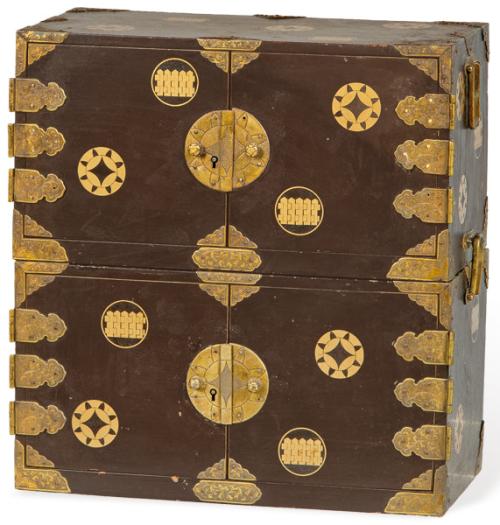 Mueble joyero japonés de laca con decoración dorada, Periodo Meiji (1868-1912)