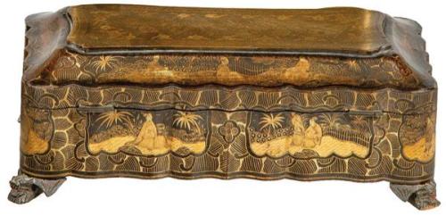  Caja de juego china de laca negra con decoración dorada, Dinastía Qing S. XIX.