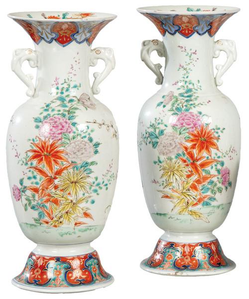 Pareja de jarrones de porcelana japonesa con decoración de esmaltes polícromos, Periodo Meiji (1868-1912).