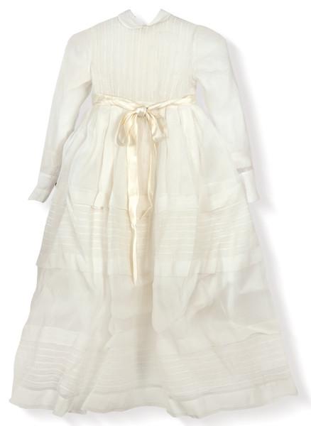  Vestido de comunion en organza con jaretas y capota con capa