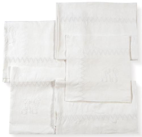  Dos juegos de sábanas bordadas en hilo beige bordado en blanco para cama de 100 (bajera, encimera,funda de almohada y cuadrante)