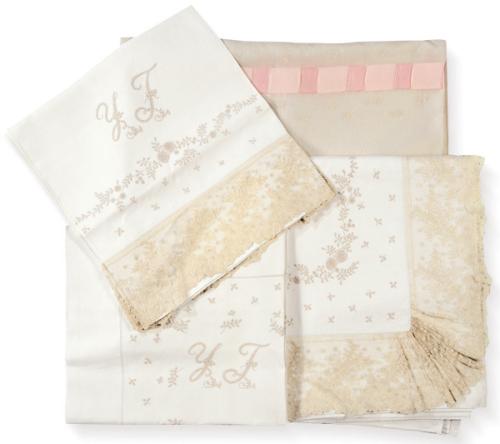  Juego de sabanas en hilo y encajes,  para cama de 100 cms (encimera con encajes, bajera, funda de almohada, 1 cojín  y colcha de organza a juego con forro de raso)