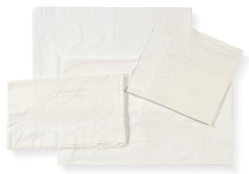 Dos juegos completos de sábana con bodoques. Dos bajeras, dos encimeras, dos cuadrantes y dos fundas de almohada. Para cama de 100 cms