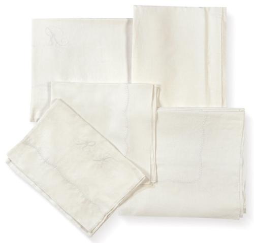  Dos juegos de sabana bordadas, dos fundas de almohada, dos bajeras, dos encimera, dos fundas de cuadrante. Para cama de 100 cms