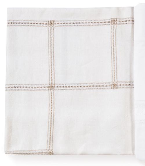 Dos colchas de piqué blanco con tiras bordadas para cama de 100 cms