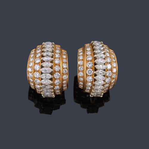 Pendientes tipo criolla con bandas de diamantes talla brillante y marquís de aprox. 7,50 ct en total.