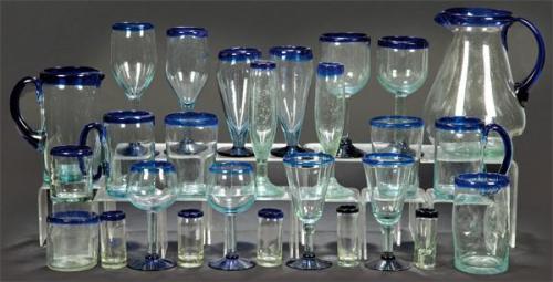  Cristalería mejicana en cristal soplado con borde azul cobalto.