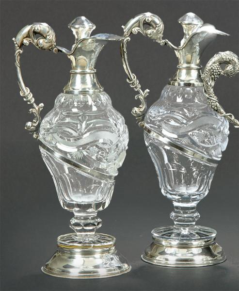  Pareja de jarras de plata española punzonada 1ª Ley y cristal tallado parcialmente translúcido.