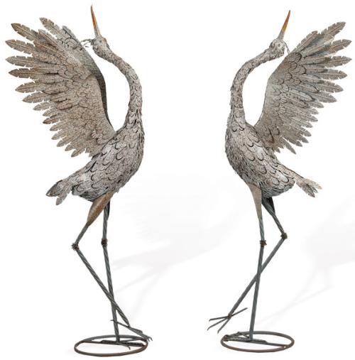  Pareja de garzas de láminas de hierro policromado para jardín.