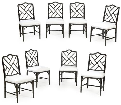  Conjunto de ocho sillas estilo Chippendale, en madera torneada de bambú lacado en negro con tapicería blanca. 