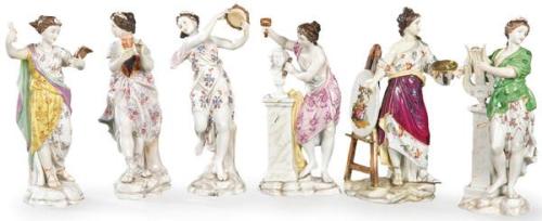  Conjunto de seis figuras de porcelana esmaltada, alegorías de las artes.