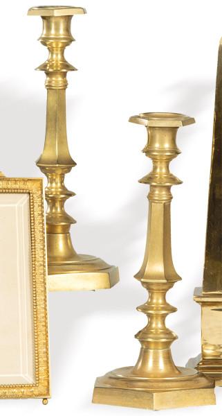  Pareja de candeleros de bronce dorado, Francia S. XIX.