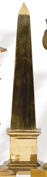  Obelisco de bronce dorado S. XIX.