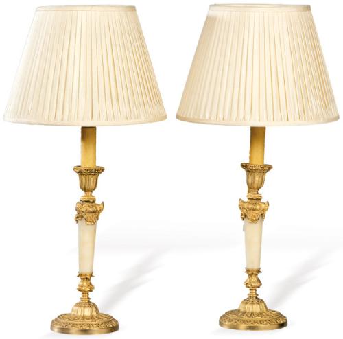  Pareja de lámparas de mesa realizadas con candeleros de bronce y mármol blanco del S. XIX.