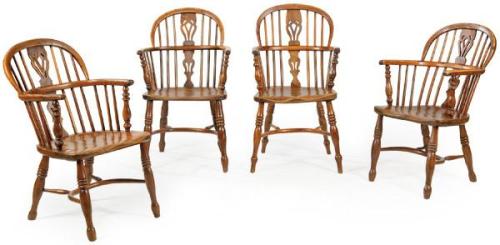  Conjunto de cuatro butacas Windsor Low-back Jorge IV en madera de tejo torneada y calada.