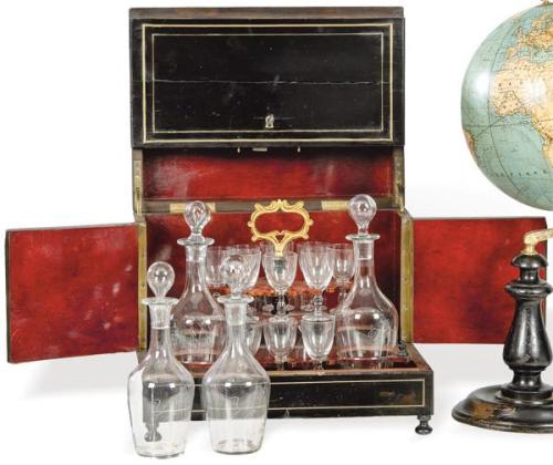  Caja licorera Napoleon III en madera ebonizada con marquetería de latón, Francia h. 1870.