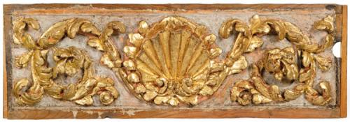 Fragmento de predela de retablo de madera tallada, policromada y dorada, España S. XVII.