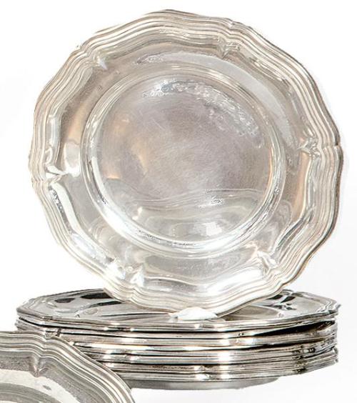  14 platos de pan de plata española punzonada 1ª Ley diez de Durán y cuatro de Montejo.