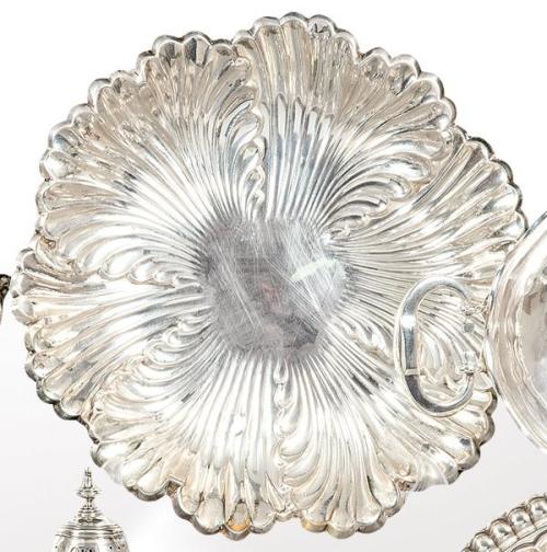  Centro de mesa en forma de flor de plata española punzonada 1ª Ley de Durán.