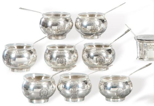  Juego de ocho mantequilleros individuales con pala para untar de plata portuguesa punzonada 1ª Ley de A. Gomes Povda de Varzim, Oporto (1938-1984)