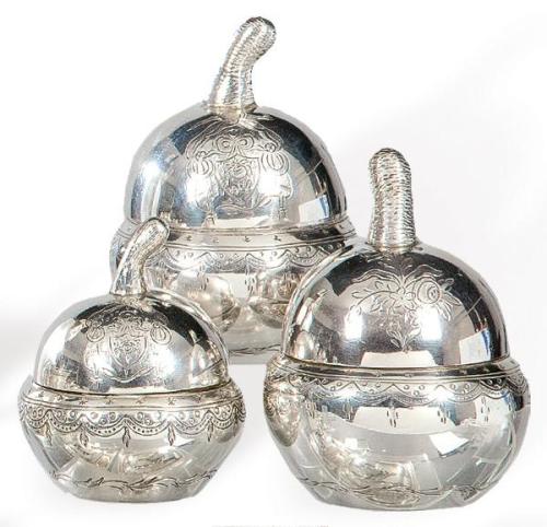  Tres botecitos en forma de bellota para salsas de plata portuguesa punzonada 1ª Ley de Oporto (1939-1984)