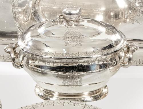 Sopera oval de plata portuguesa punzonada 1ª Ley, Oporto (1939-84)