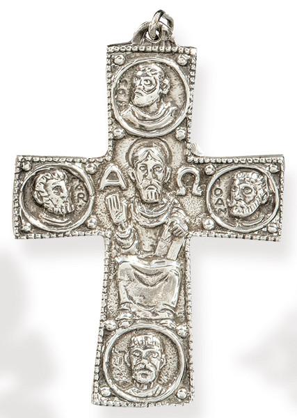  Cruz de plata de estilo bizantino.
