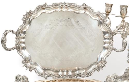 Bandeja de contorno ondulado de plata española punzonada 1ª Ley.