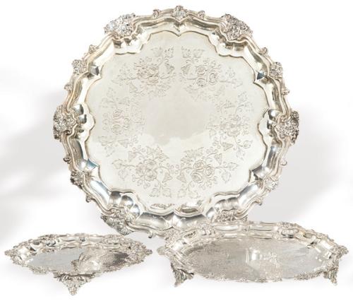 Juego de tres salvillas de distintos tamaños de plata española punzonada 1ª Ley de López.