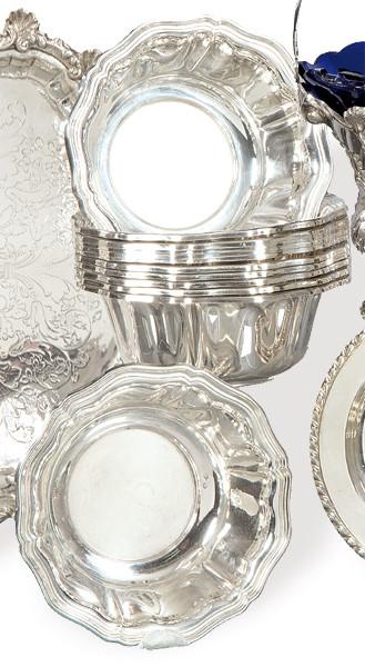 Juego de doce lavafrutas de plata española punzonada 1ª Ley de Durán.