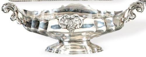  Centro de mesa abarquillado de plata punzonada Ley Sterling.