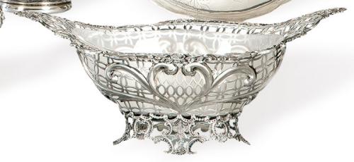 Panera de plata inglesa punzonada Ley Sterling de WC, Londres 1893.