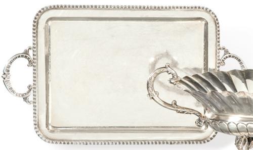  Bandeja rectangular de dos asas, de plata española punzonada 1ª Ley de Espuñes con marca comercial de j. Pérez Fernández.